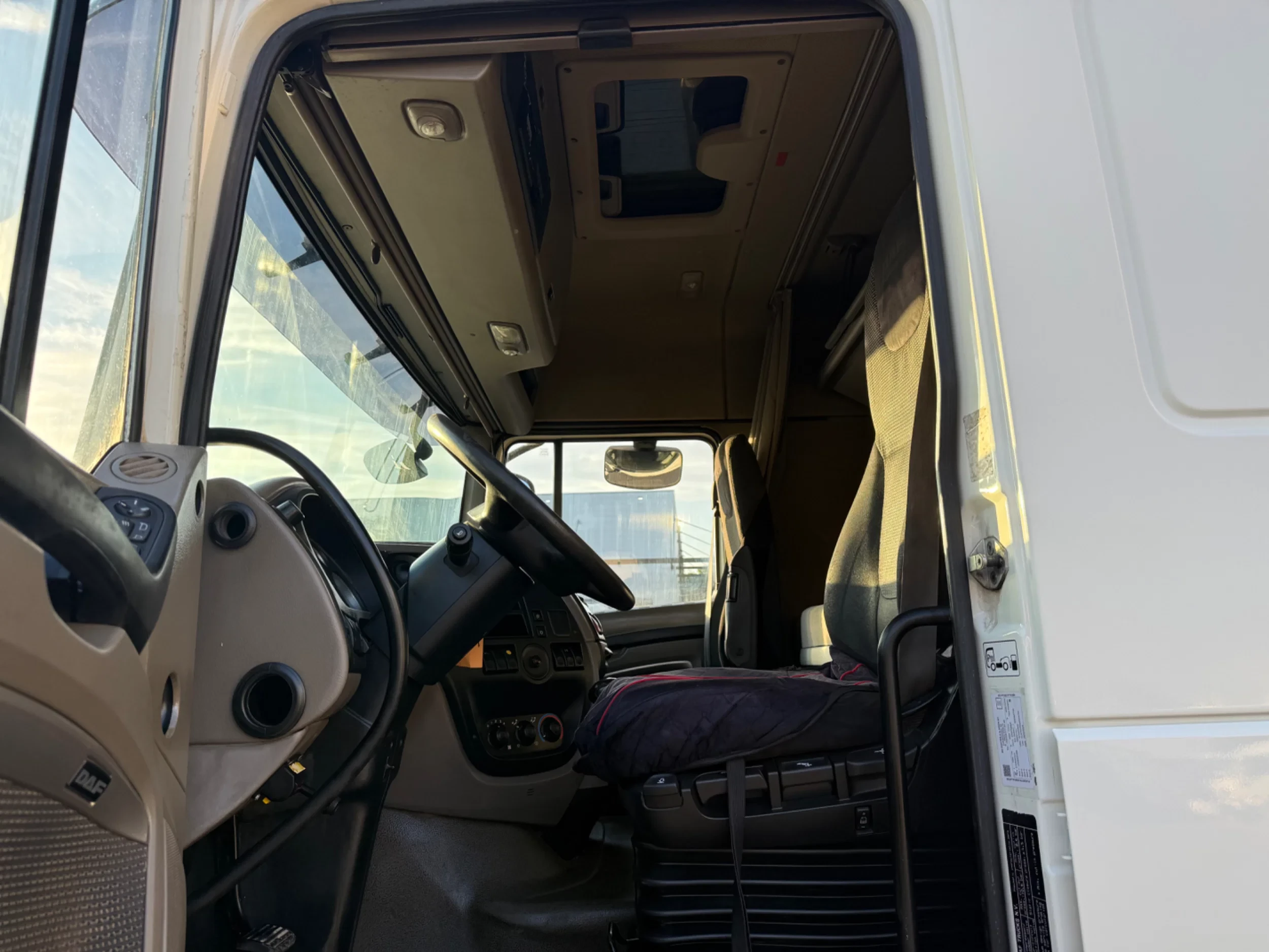 DAF XF 105.460 2014 - 4x2 / Space cab / Handgeschakeld / ATE / 3x op voorraad / 3x in stock afbeelding 8