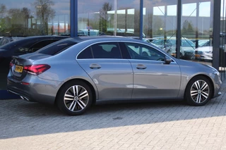 Mercedes-Benz A-Class 2021 - 180 AUT7 Luxury Line LEDER SFEER WIDESCREEN CAMERA image 5