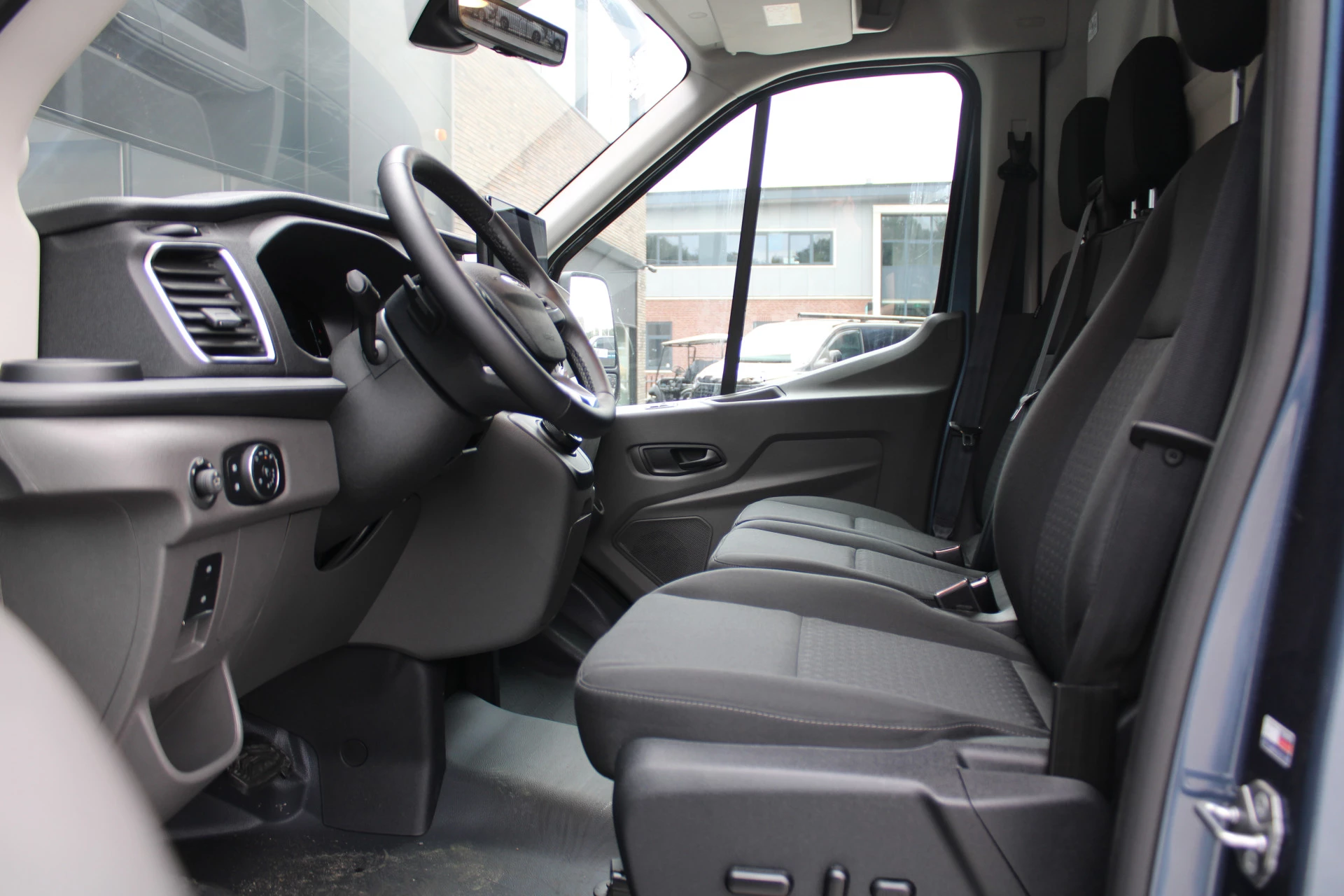 Ford Transit 2024 - 350 2.0 TDCI L3H2 Limited 165pk - LUCHTVERING - ACC - Blind Spot - 360 camera - Navigatie - Stoel-Stuurverwarming - Trekhaak - Rijklaar Bild 7