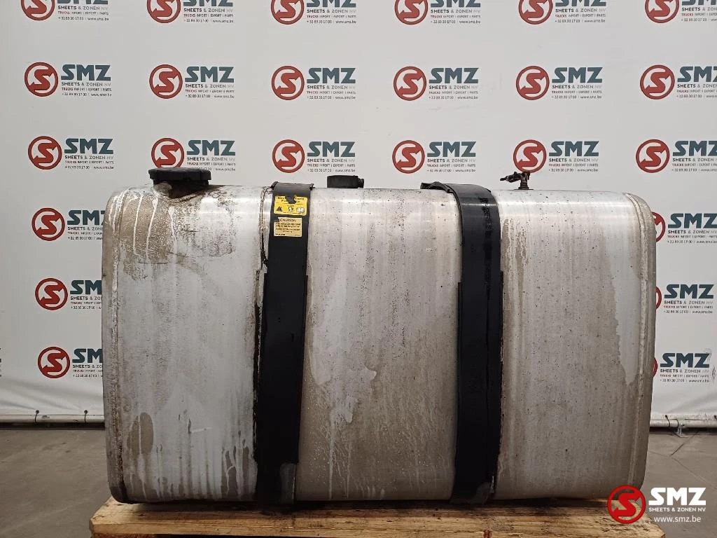Volvo 2016 - Occ brandstoftank 450L met steunen Volvo afbeelding 1