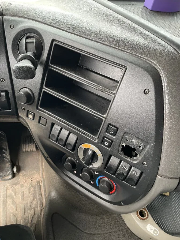DAF XF 105 2011 - DAF XF 105.410 SSC 4x2 2011 Automatic image 7
