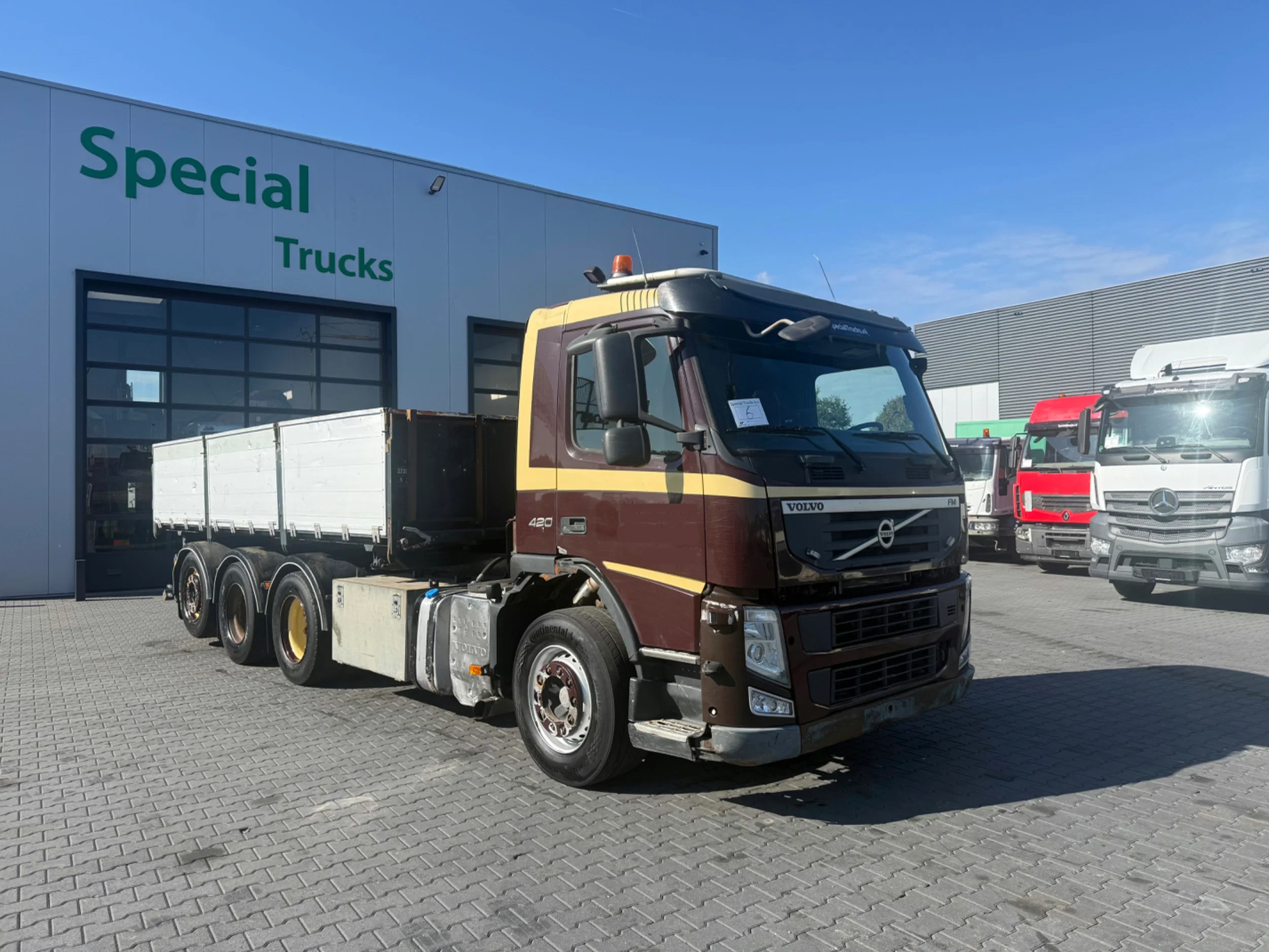 Volvo FM 420 2012 - Volvo FM 420 8x4 Tridem – I-Shift – 3 way Kipper - Bordmatic – 540.858 km afbeelding 1