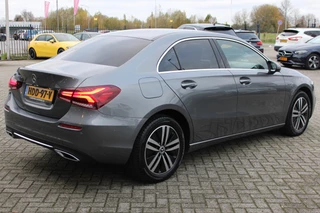 Mercedes-Benz A-Class 2020 - 250e AUT8 Premium LEDER CARPLAY WIDESCREEN SFEER CAMERA изображение 9