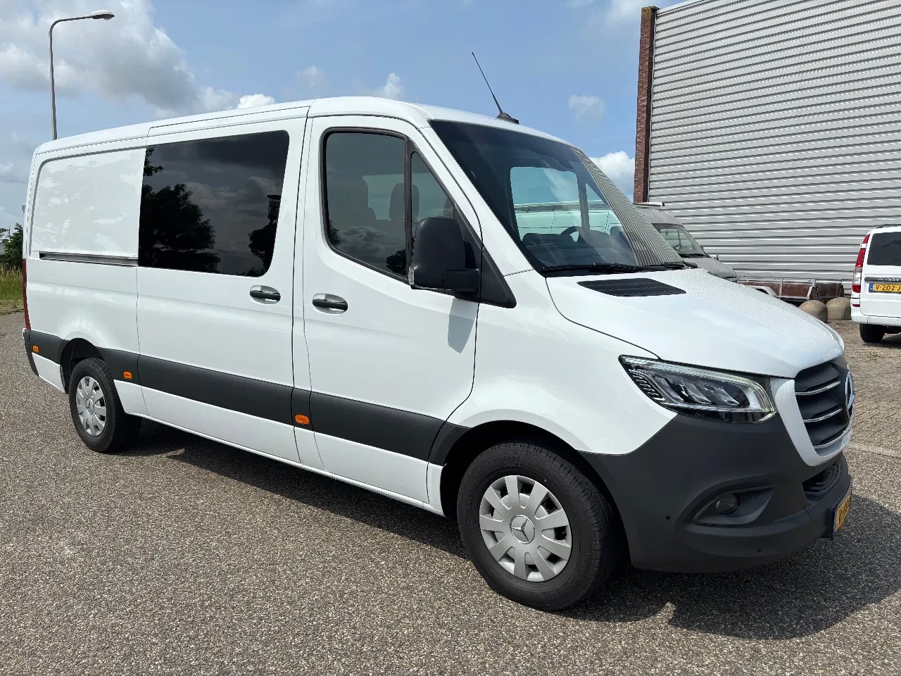 Mercedes-Benz Sprinter 2024 - 317CDI L2H1 Dubbelcabine 6+1 Pers Automaat Airco Navi Camera 3500KG Trekhaak NIEUW BPM VRIJ obrázek 3
