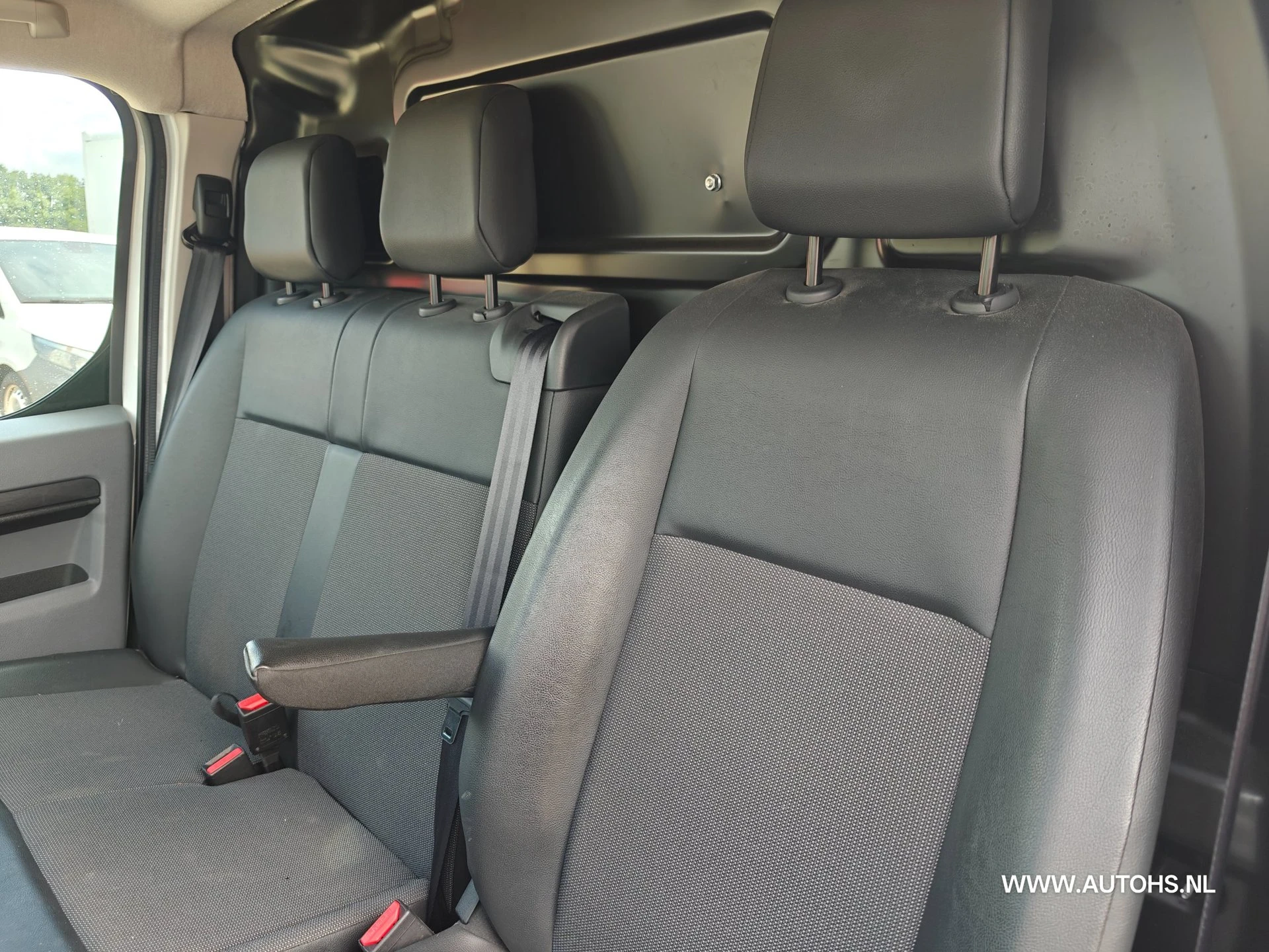 Opel Vivaro 2020 - 1.5 CDTI L2H1 , Werkplaats inrichting , Euro 6 , 1e Eig. Camera , navi , cruise , in pracht staat. afbeelding 14