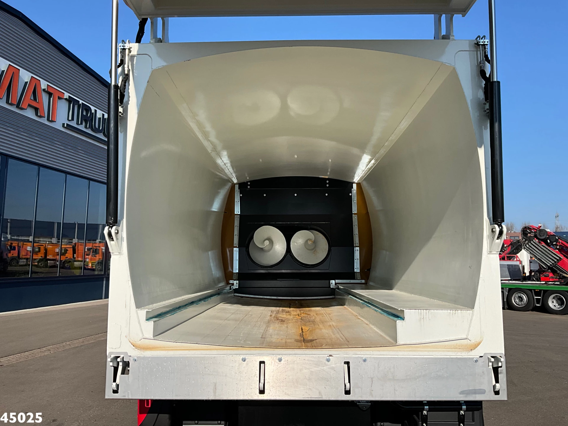 DAF FAN XD 340 VDL Translift zijlader 2025 image 15