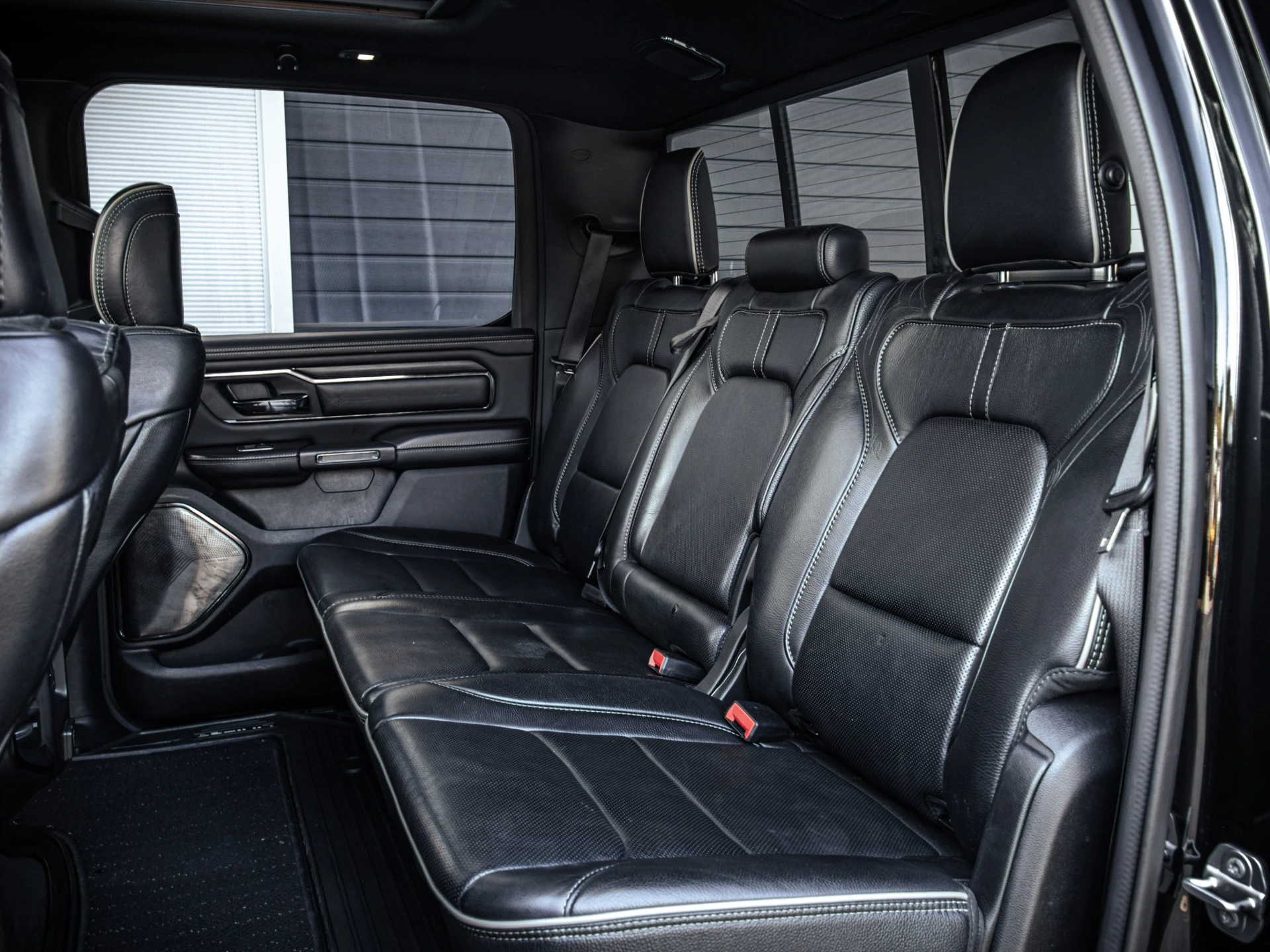 Dodge Ram 1500 2023 - 5.7 V8 4x4 Crew Cab Limited afbeelding 14