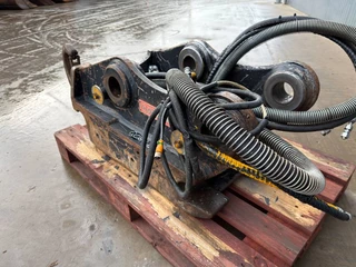 OilQuick N/A 2010 - OQ80 - M318D / M320F / M322D / 320D / 320E / 323D image 7