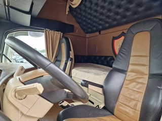 Volvo FH 2017 - 13.500 Globetrotter XL 4x2 - Show truck - Retarder - Custom interior - I parkcool image 10