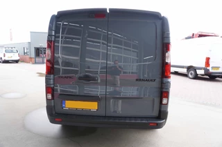 Renault Trafic 2024 - 2.0 Blue dCi 130PK L2H1 Advance Schuifdeur L+R Black Edition image 6