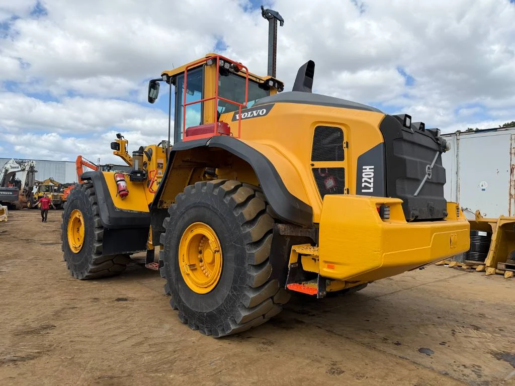 Volvo 2017 - L220H ( PERFECT CONDITION ) afbeelding 3
