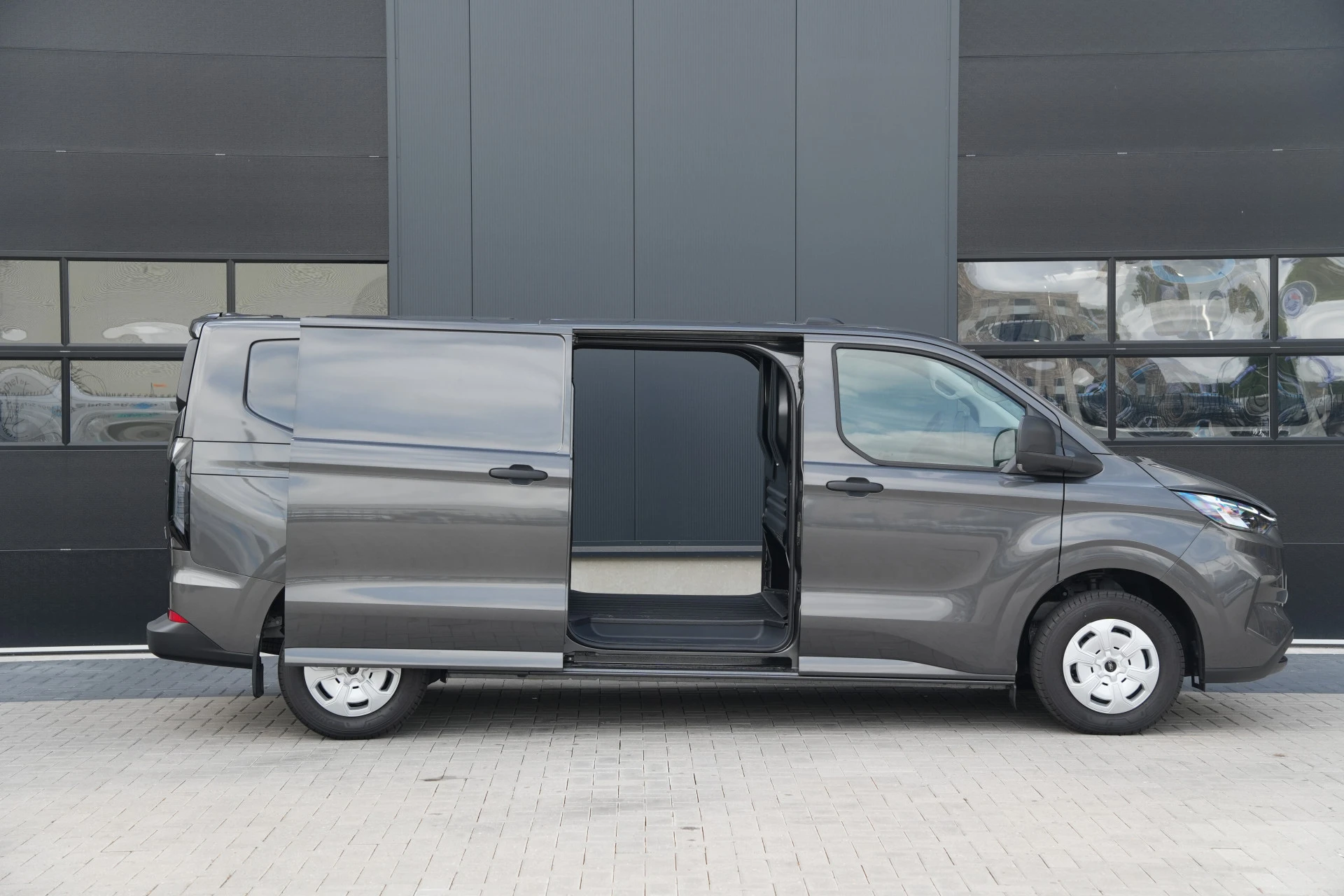 Ford Transit Custom 2025 - 320 2.0 TDCI L2H1 Trend 136pk - INCLUSIEF BPM - 2x Schuif - Achterklep - LED - Carplay - Stoelverwarming - Rijklaar Bild 5