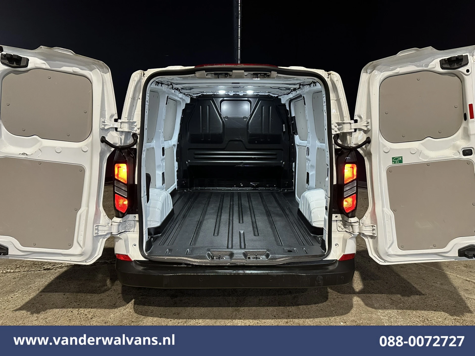 Ford Transit Custom 2024 - 2.0 TDCI 111pk L1H1 Euro6 Airco | Camera | Apple Carplay | LED | Cruisecontrol Bild 12