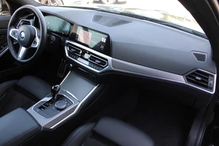 BMW 3 Series 2022 - Touring 330e High Executive M-SPORT PANORAMADAK MEMORY KEY-LESS CAMERA CARPLAY obrazek 23