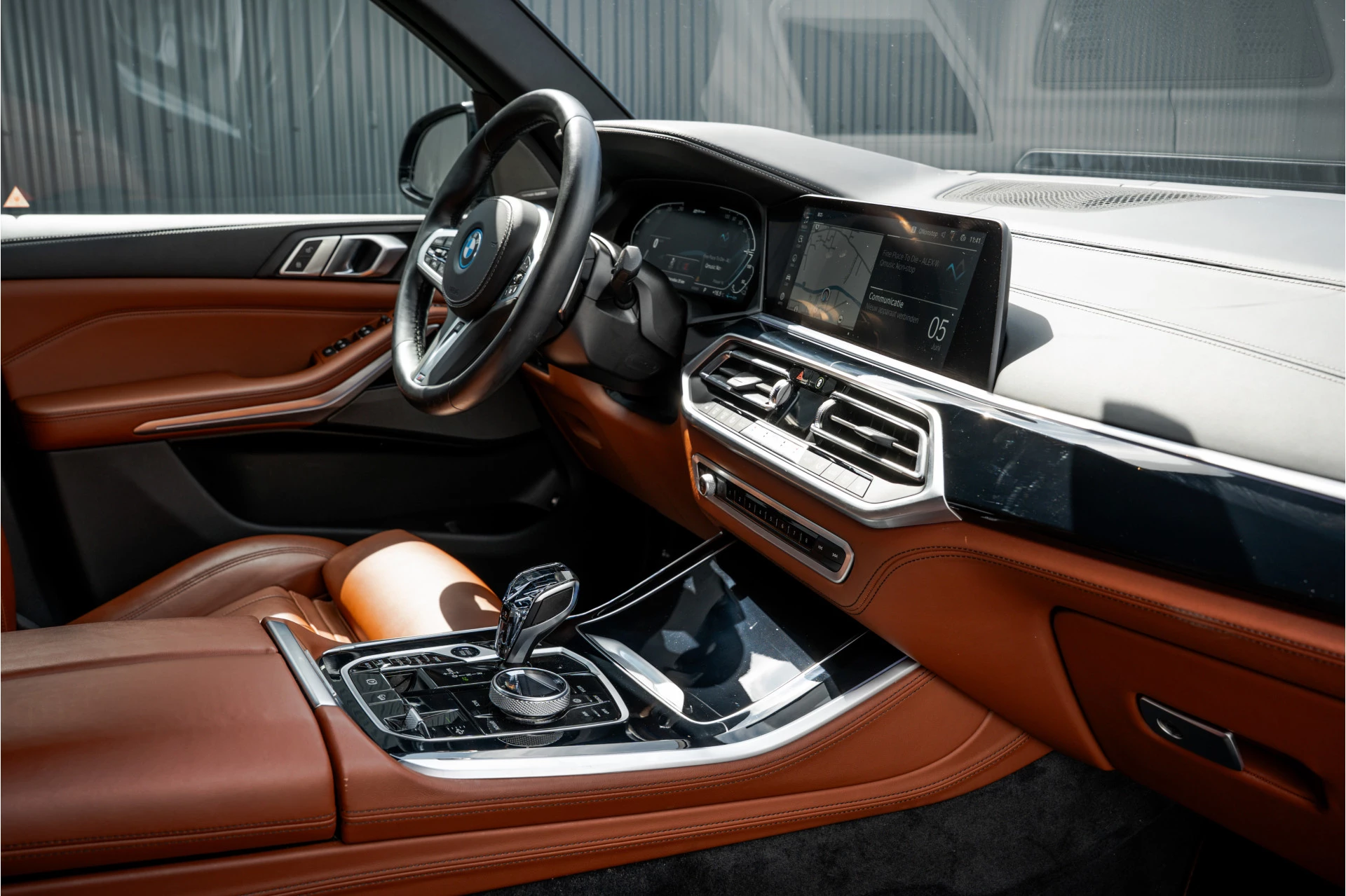 BMW X5 2023 - xDrive 45e High Executive | M sport | Panoramadak | 22" LMV | Laserlight | Memory Seats | Harman Kardon | Camera | Carplay | Cognac Leder immagine 2
