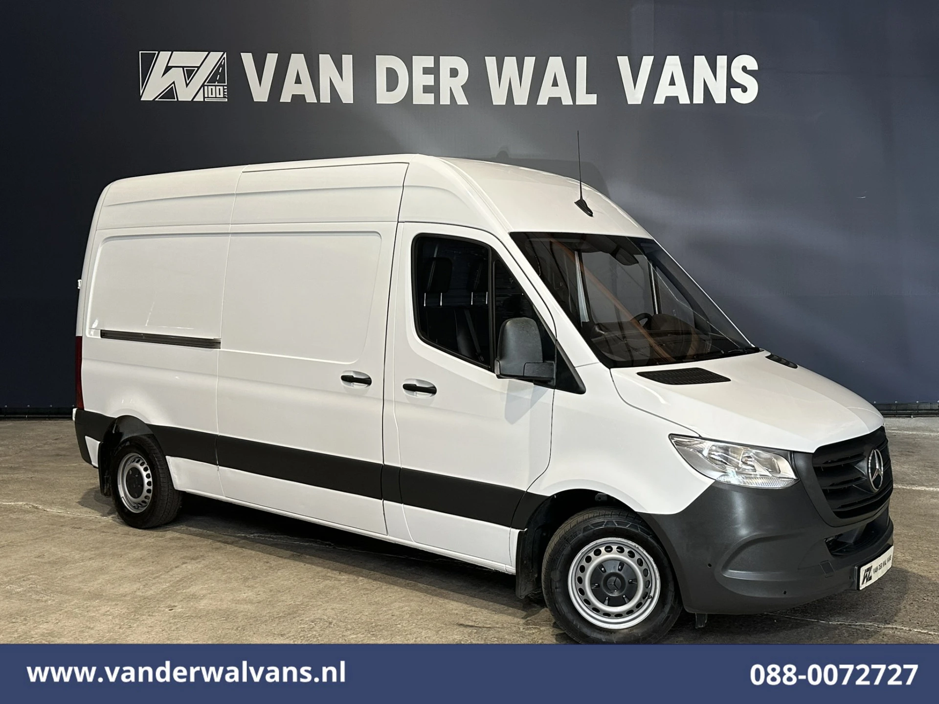 Mercedes-Benz Sprinter 2023 - 315 CDI 150pk L2H2 Euro6 Airco | Camera | Apple Carplay | Cruisecontrol | Chauffeursstoel afbeelding 1