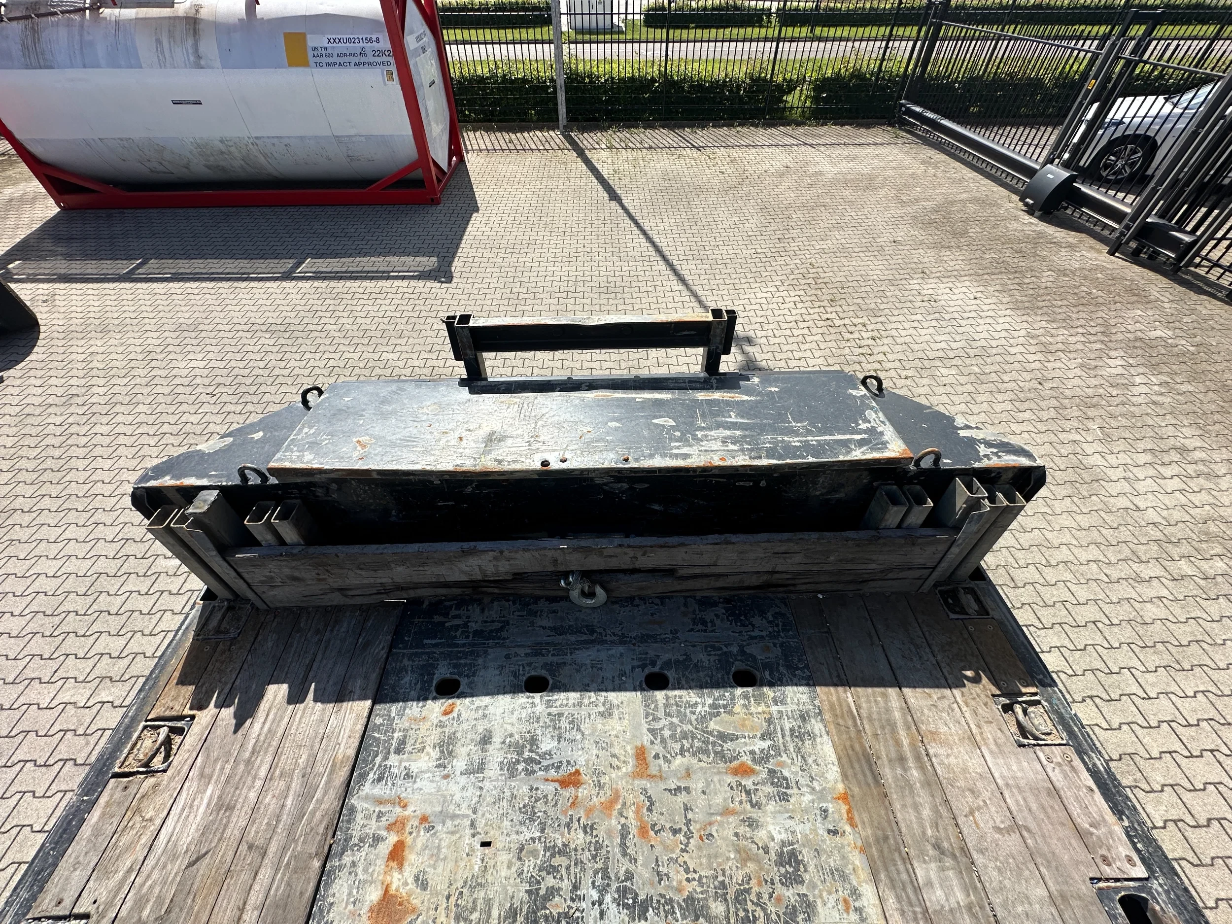 Broshuis 2017 - 3ABSD Lowloader 3-axle / GVW: 59.000kg / Neck: 23.000kg / hydraulic steering + ramps + loading table / 4.60m extendable / winch / liftaxle afbeelding 48