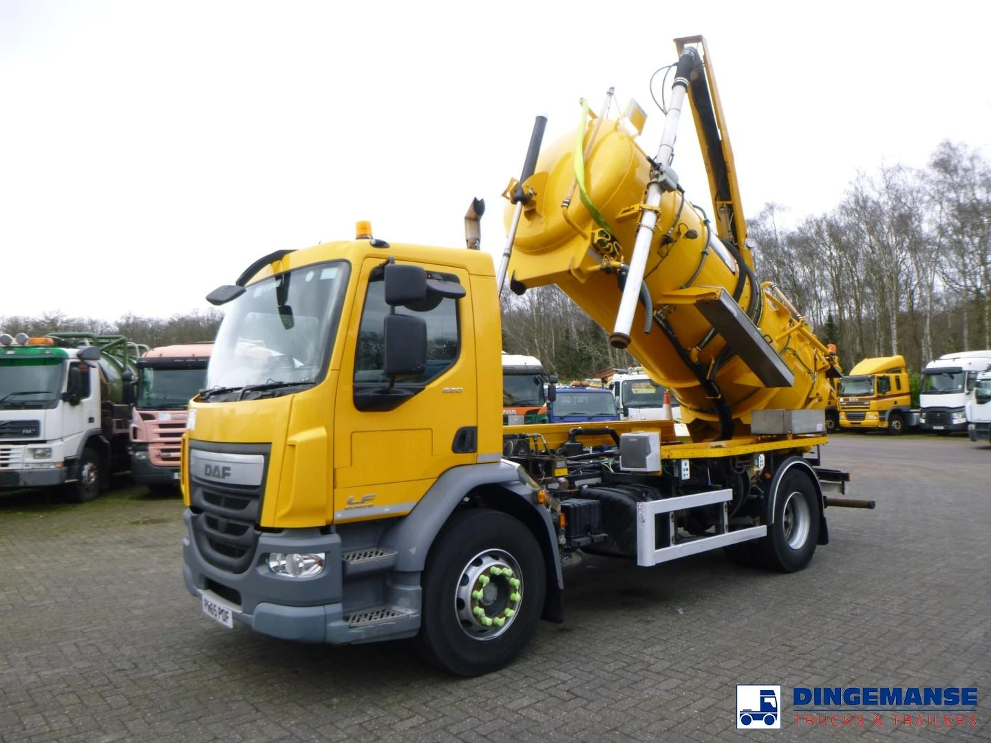 DAF LF 220 4x2 RHD Whale vacuum tank 2015 zdjęcie 1
