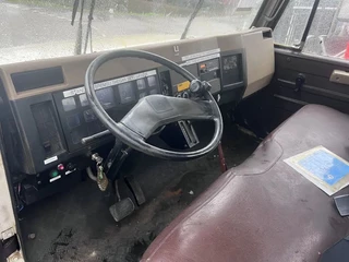 International 4600 1989 - 4x2 210HP + TEUPEN hyLIFT obrazek 18