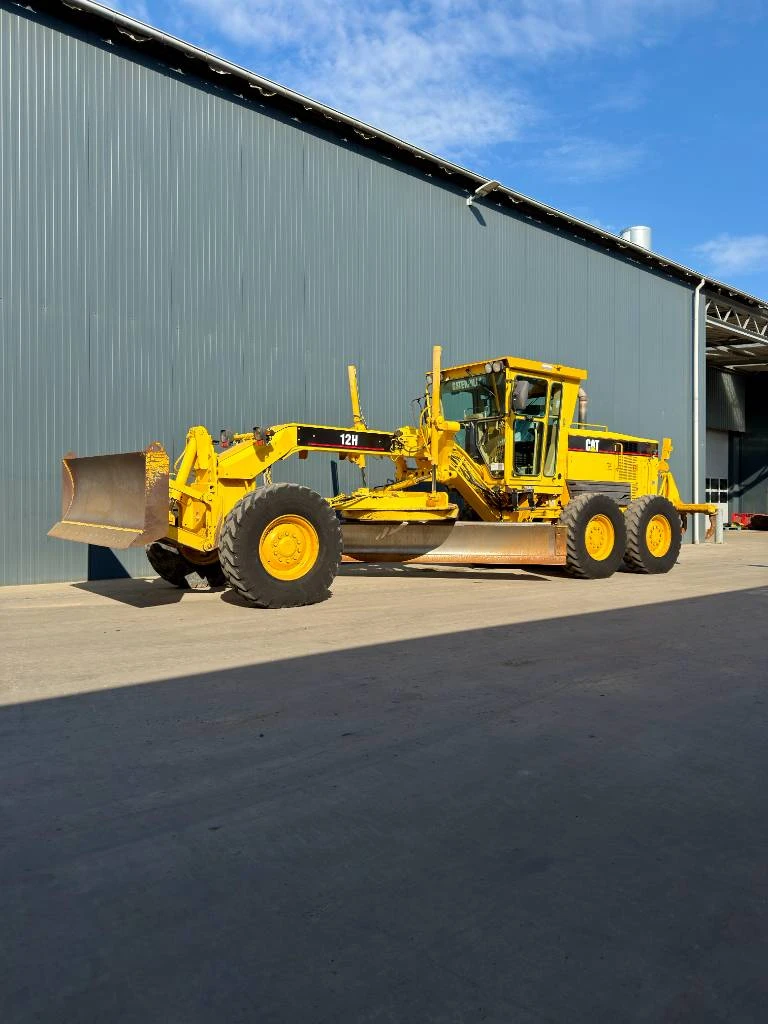 Cat 2003 - 12H - CE afbeelding 1