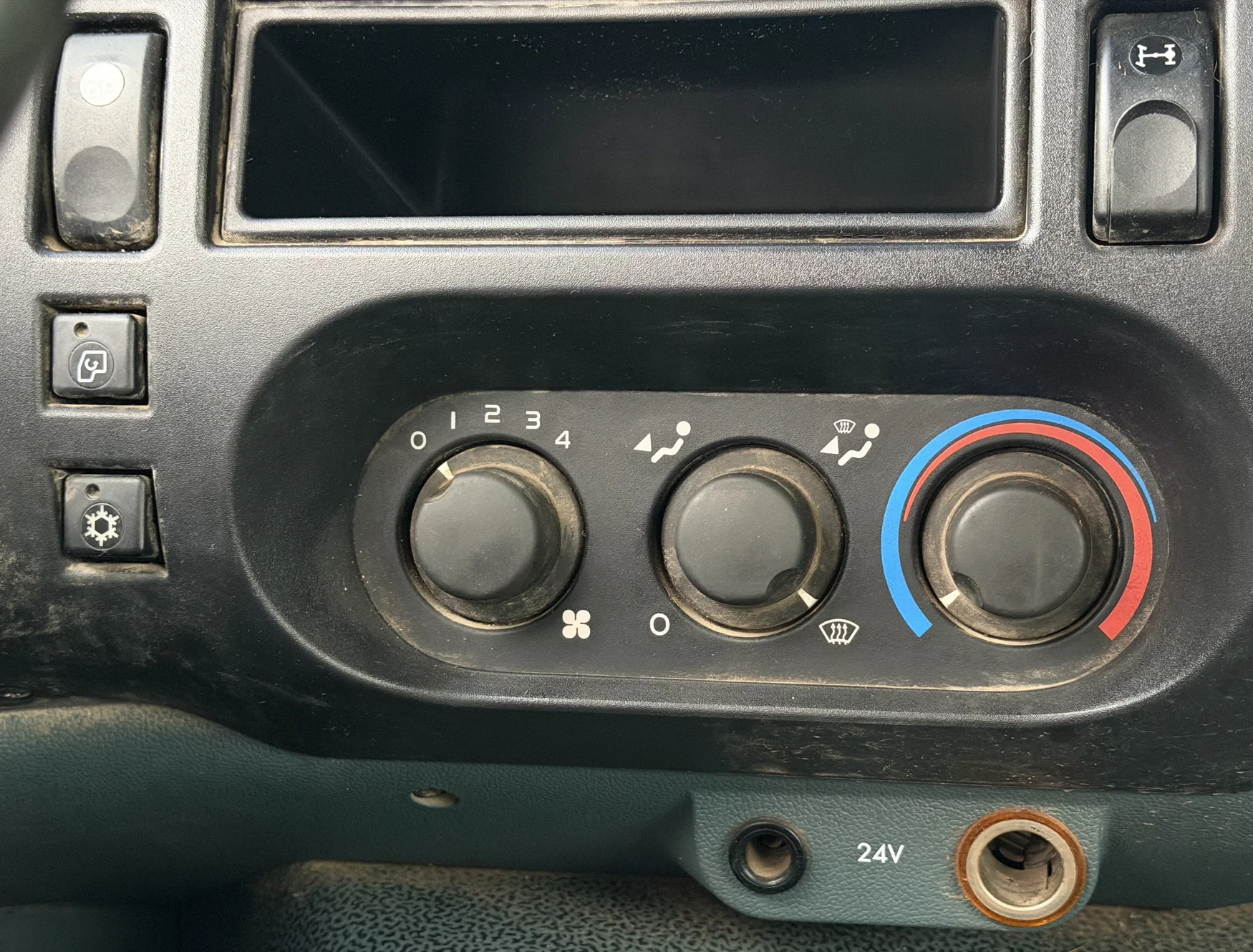 DAF CF 75.310 2004 - MANUAL GEARBOX AIRCO EURO 3 ONLY 208.000 KM SUPER CONDITION HOLLAND-TRUCK obrázek 12