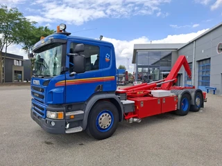 Scania P 2015 - P410 / JOAB HOOK / LIFT+LENKACHSE / 745151 KM / NAVI / FRIDGE / AIRCO / LWDS / FULL-AIR / AUTOMATIC / EURO-6 / 2015 afbeelding 2 miniatuur