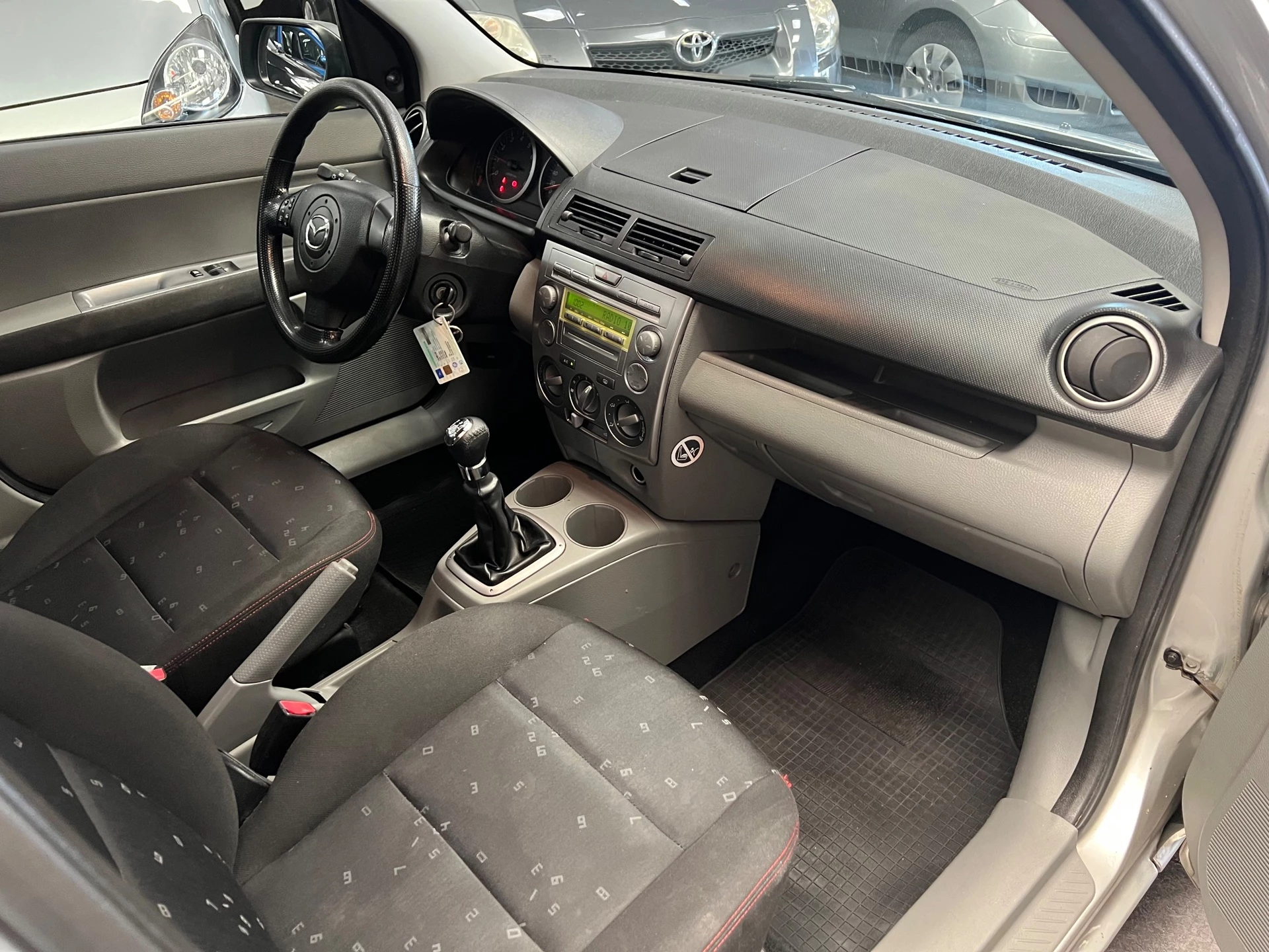 Mazda 2 2004 - 1.4 Exclusive - 2e eigenaar – Airco – 4 nieuwe banden – NAP – Rijklaar. afbeelding 22