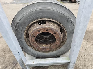 Several 275/70 R 22.5 2000 - N/A bild 4