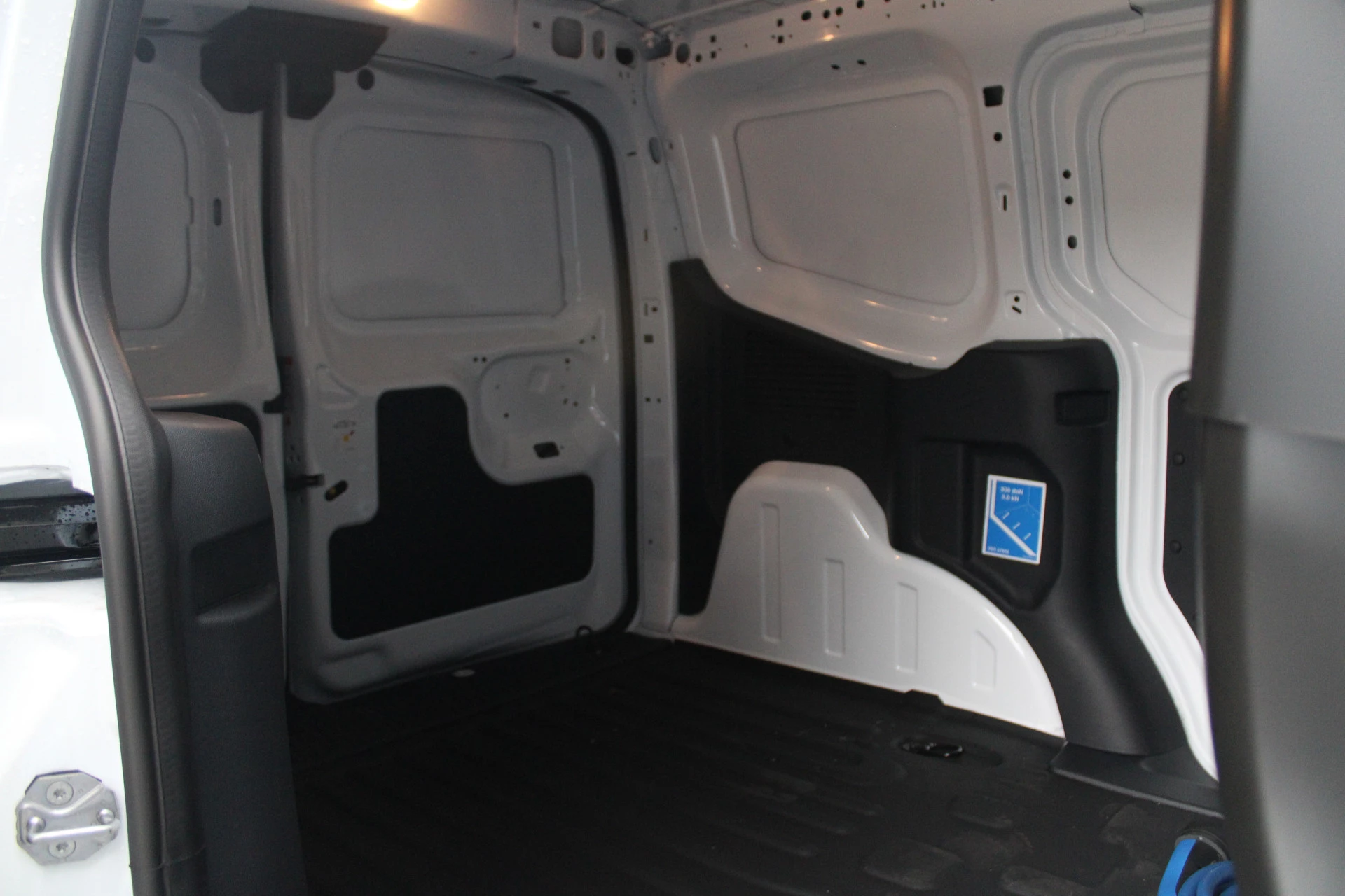 Ford E-Transit Courier 2025 - Trend 44 kWh 136pk - Stoel/Stuurverwarming - Camera - Cruise - Carplay/Android - Rijklaar obrázek 12