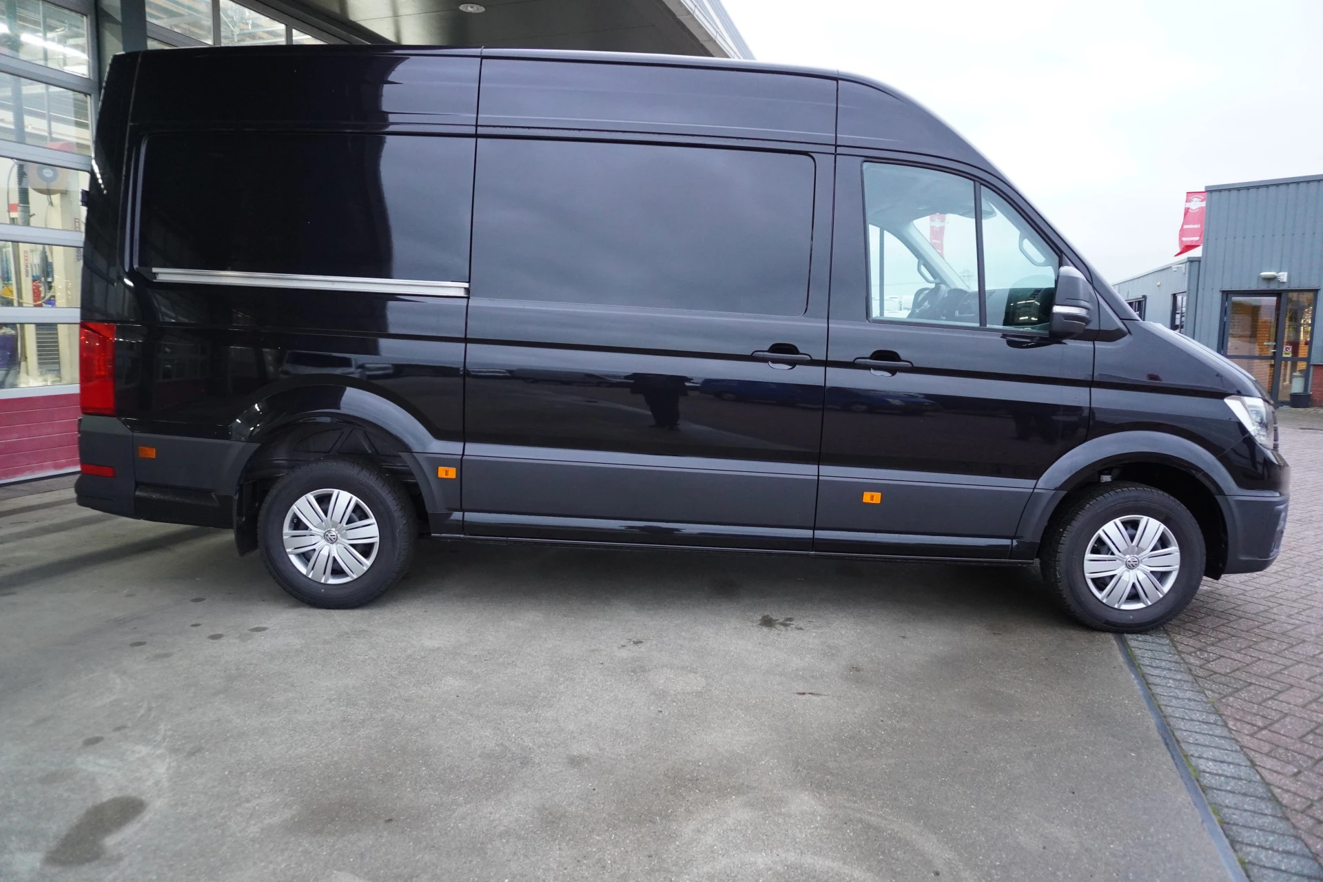 Volkswagen Crafter 2024 - 35 2.0 TDI 177PK L3H3 Automaat Bild 3