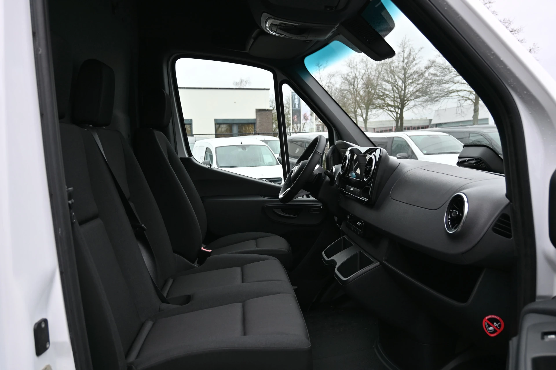 Mercedes-Benz eSprinter 2026 - 320 RWD L3H2 Pro 81kWh zdjęcie 5