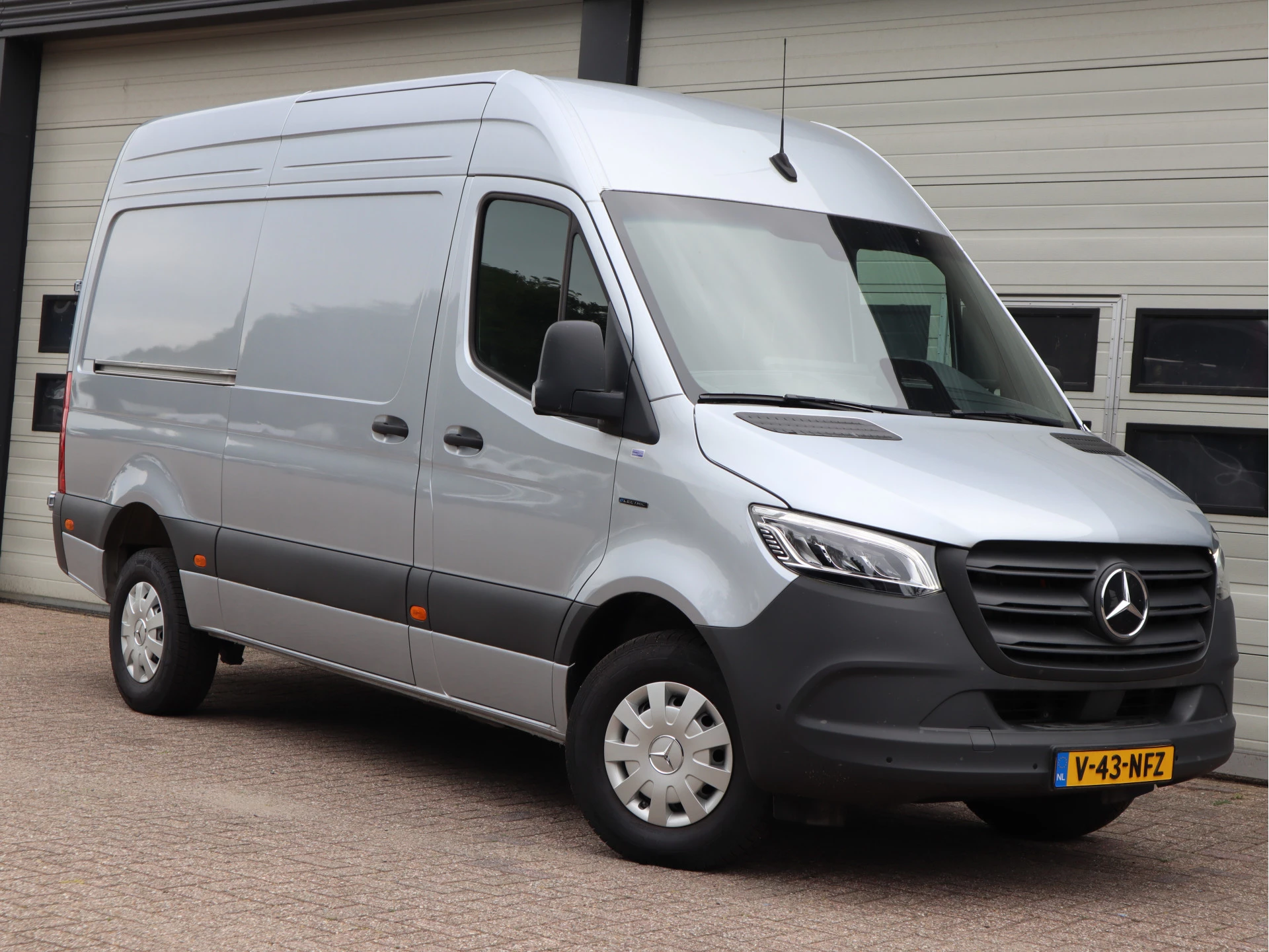 Mercedes-Benz eSprinter 2024 - 314 L2H2 Accu 56 kWh RWD WLPT 181 km - New Model - Snel laden - LED - Vol Opties zdjęcie 2