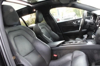 Volvo V60 2020 - 2.0 T5 R-DESIGN / Panorama dak / 250 PK immagine 23