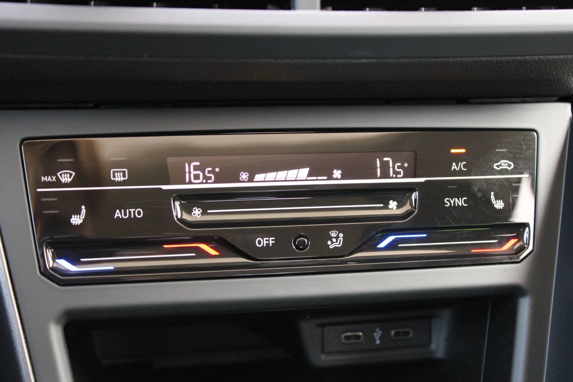 Volkswagen Taigo 2022 - 1.0 TSI Style Automaat Panodak Carplay Keyless Stoelverwarming VisualGreen afbeelding 8