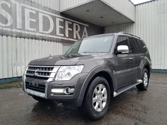 Mitsubishi Pajero 2015 - GLS 3.5 - V6 , 4x4 , 7 Pers., Full Option afbeelding 1