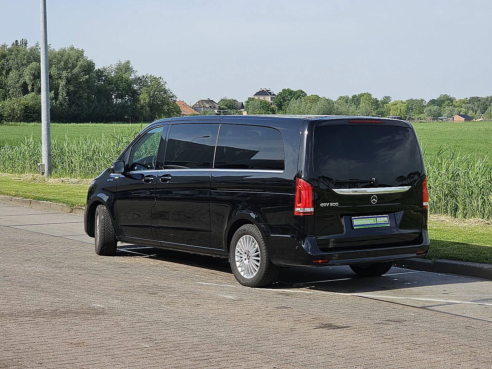 Mercedes-Benz EQV 2022 - 300 image 6