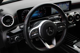 Mercedes-Benz A-Class 2019 - 180 AUT7 AMG LINE NIGHT PAKKET CAMERA NAVI obrazek 18