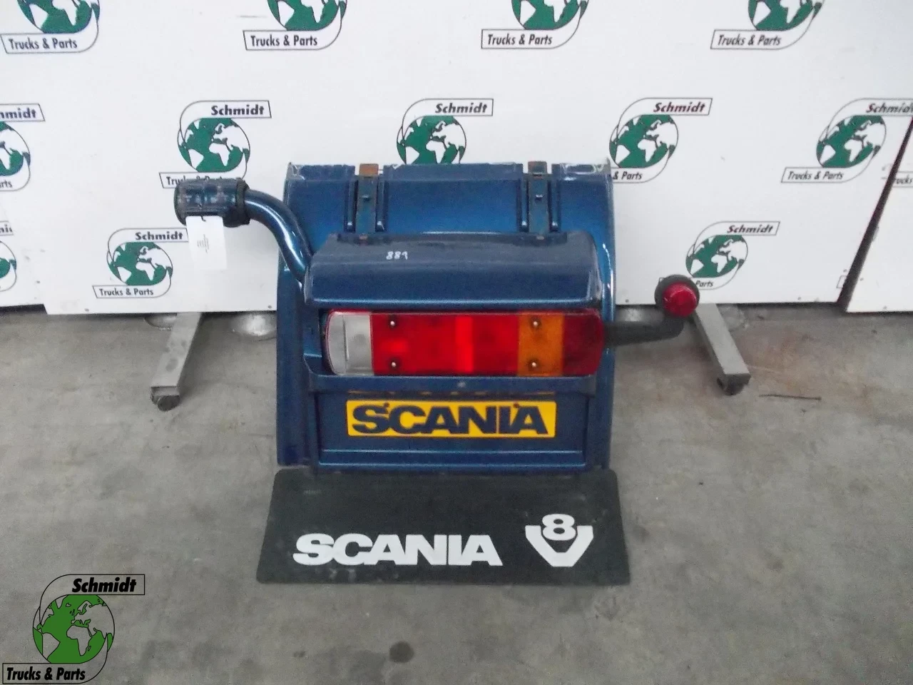 Scania - R520 2026617 SPATBORD MET LAMP RECHTS EURO 6 afbeelding 1