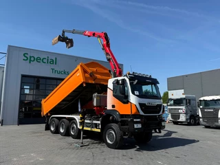 Iveco Trakker 2020 - 8x6 / 3 Zijdige PN kipper / Palfinger Epsilon Q170 (easy fold) imagen 2