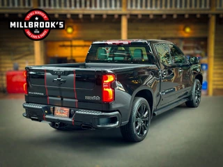 Chevrolet Silverado 2024 - High Country Black Edition 6.2 V8 420 PK obrazek 7