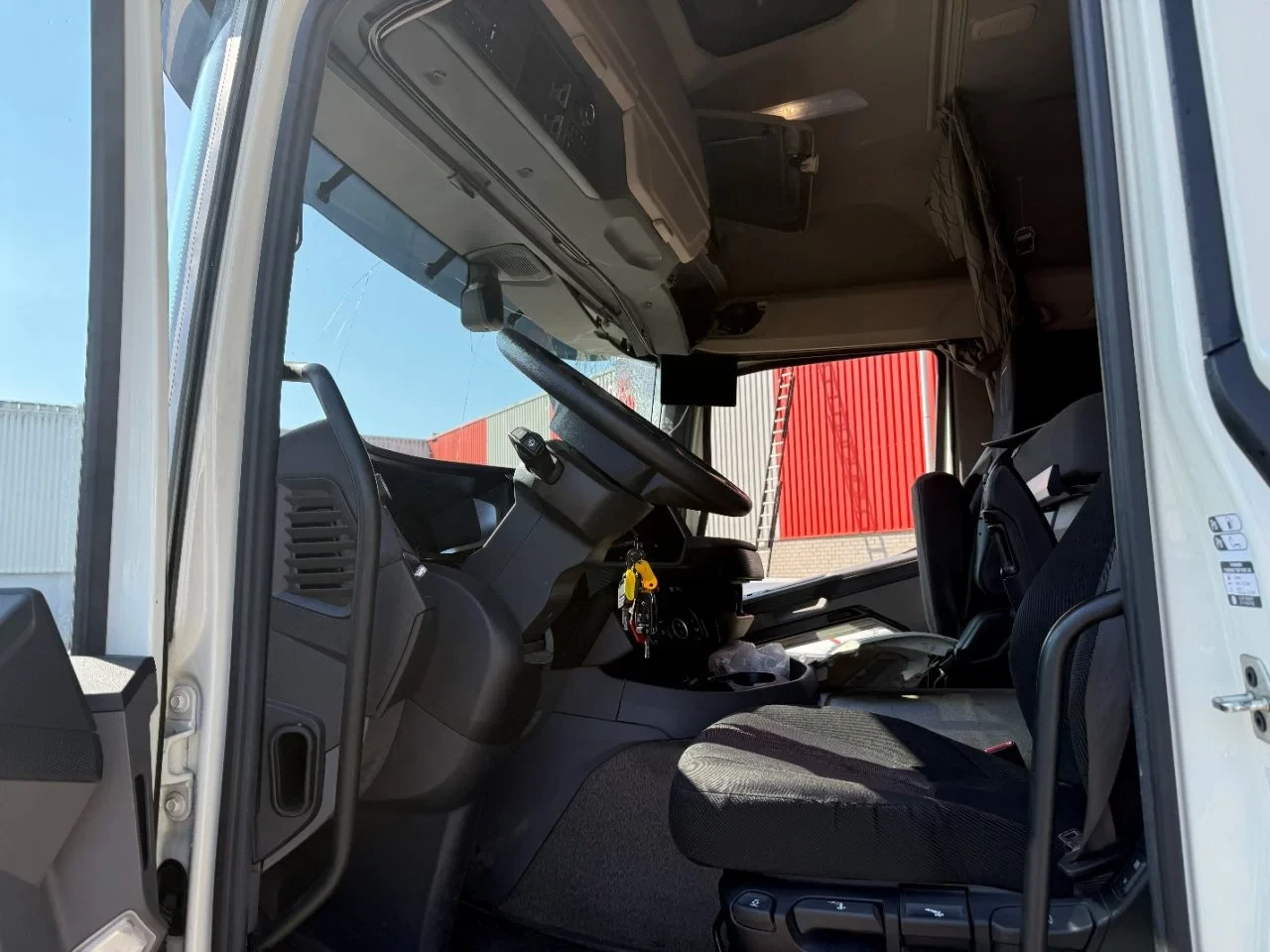 DAF XD410 2023 - / ENGINE RUNNING / SLEEPER HIGH CAB / NL TRUCK / ONLY:478608 KM / DEB / AUTOMATIC / EURO-6 / 2023 zdjęcie 13