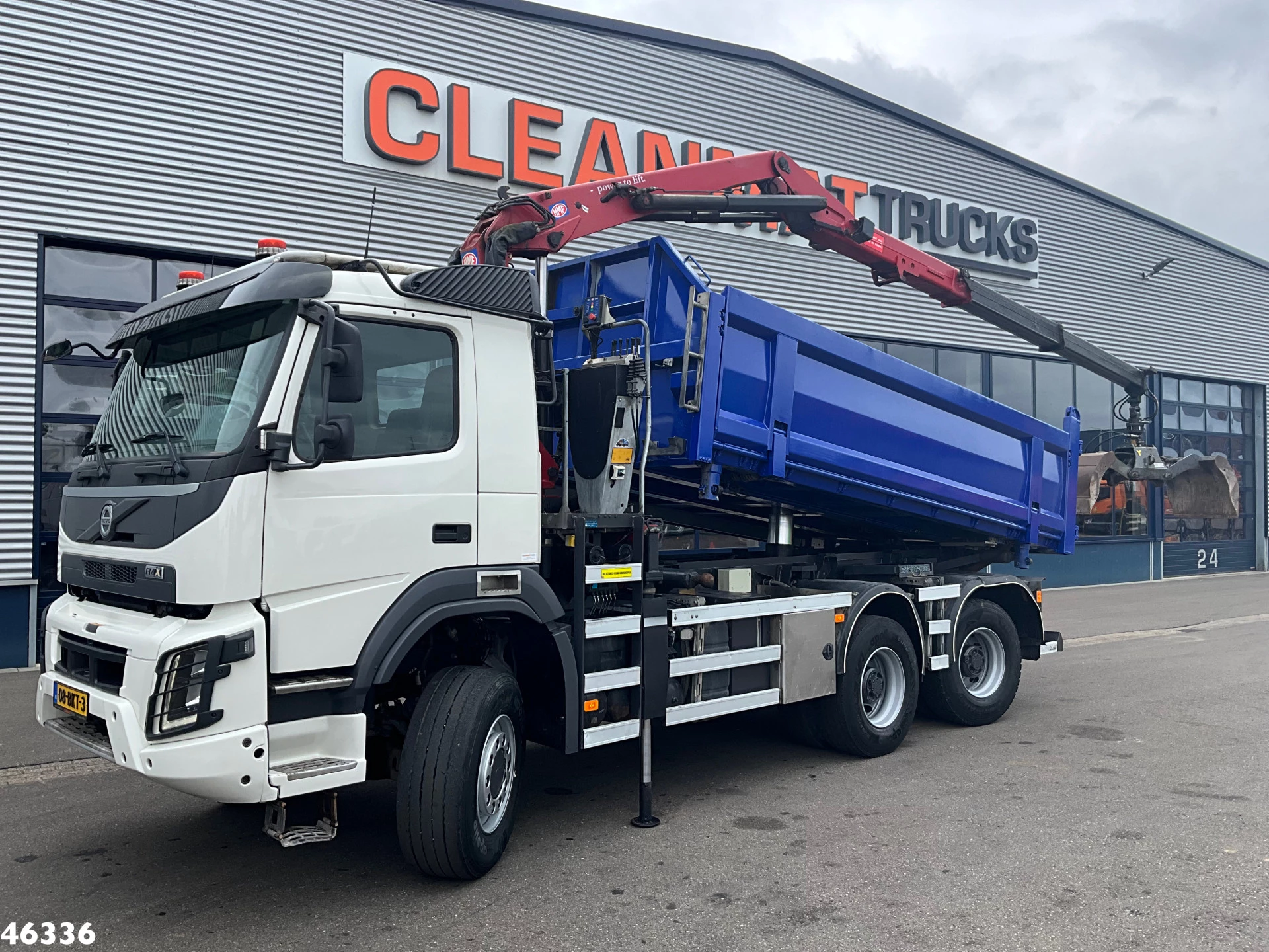 Volvo FMX 460 6x6 Euro 6 HMF 16 Tonmeter Z-kraan 2018 image 1