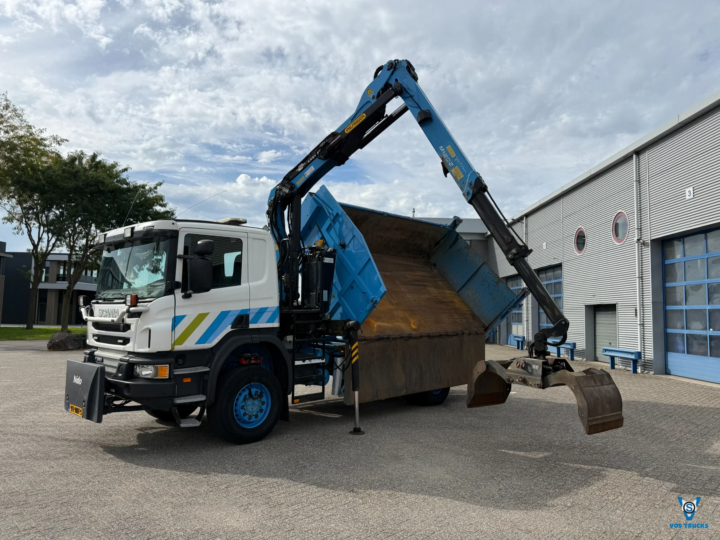Scania P 2013 - P360 / 4X4 / 227174 KM / PALFINGER M120Z / REMOTE / ROTATOR / 2SIDE TIPPER / !!MARGE!! / BIG AXLE / FULL-STEEL / TUV:20-05-2027 / NL TRUCK / AUTOMATIC / EURO-5 / 2013 afbeelding 1