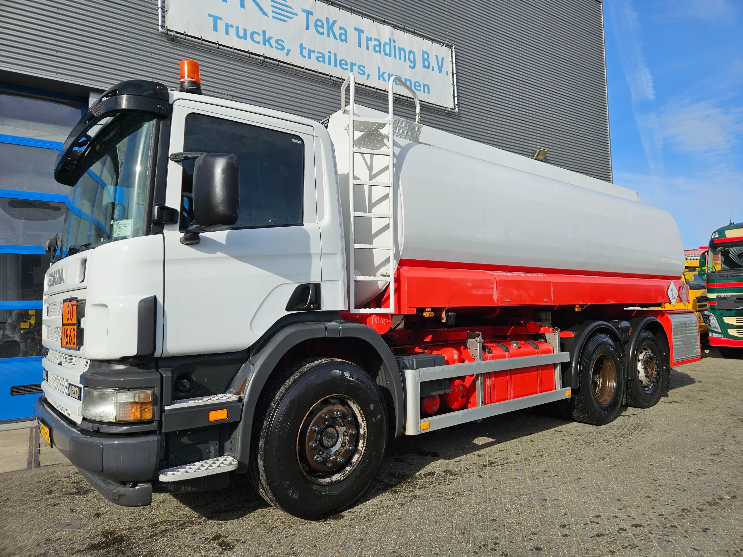 Scania P 2004 - P114-340 LAG Fuel 22.700 liter 4 comp afbeelding 1