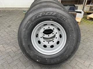 Diverse N/A 2023 - PIRELLI 315/80R22.5 FR:01 TRIATHLON MET VELG (ALS NIEUW) zdjecie 3