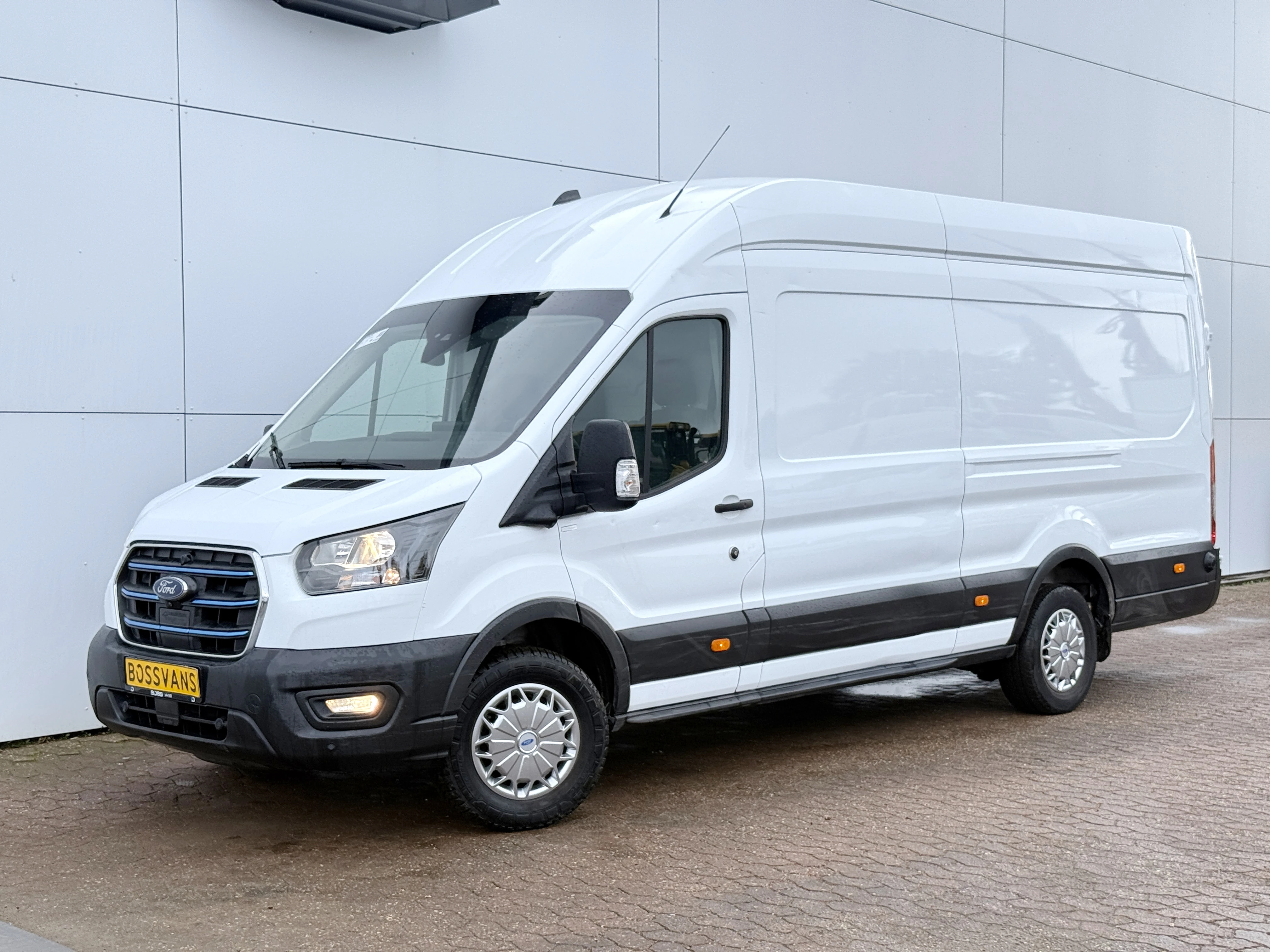 Ford E-Transit 2023 - 68kWh 184PK L4H3 317km WLTP 94.9% (SOH) BEV Snelladen Carplay Climate control Camera Parkeersensoren v+a Stoelverwarming image 1