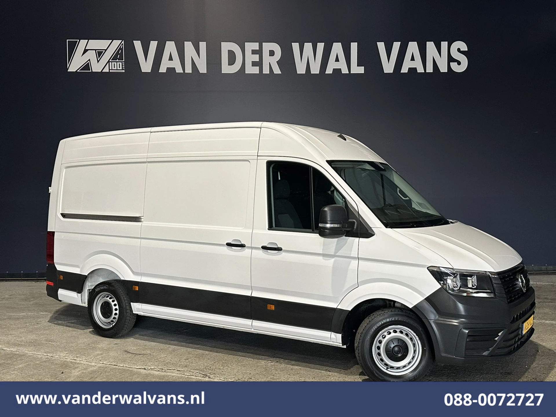 Volkswagen Crafter 2021 - 2.0 TDI 141pk L3H3 L2H2 Euro6 Airco | Camera | Apple Carplay | Android Auto | Cruisecontrol | Massagestoel image 1