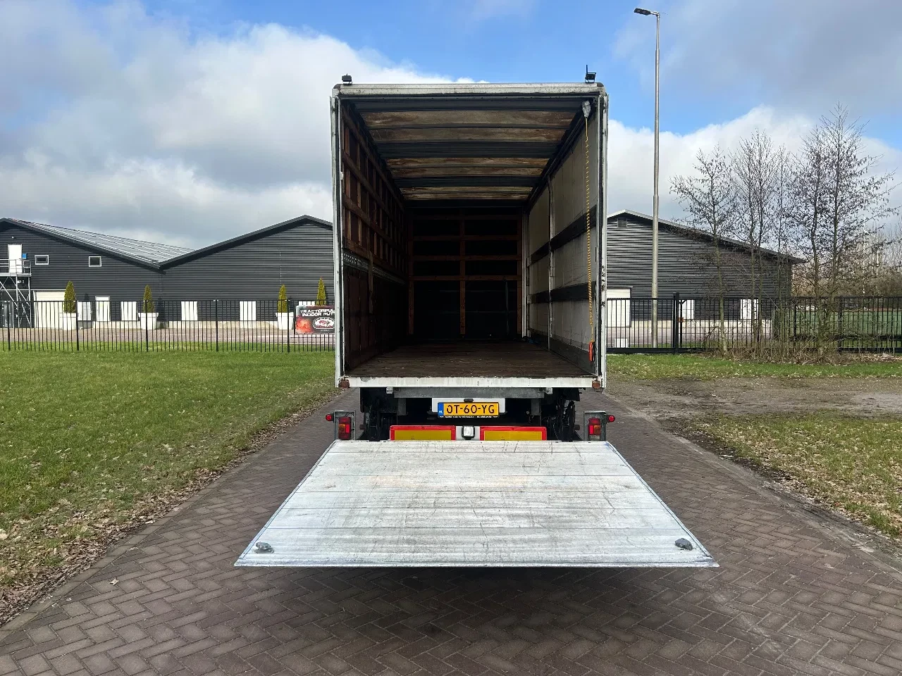 MAMBOUR 2009 - Be oplegger 6.6 ton schuifzeilen met laadklep 1000 kg imagem 9