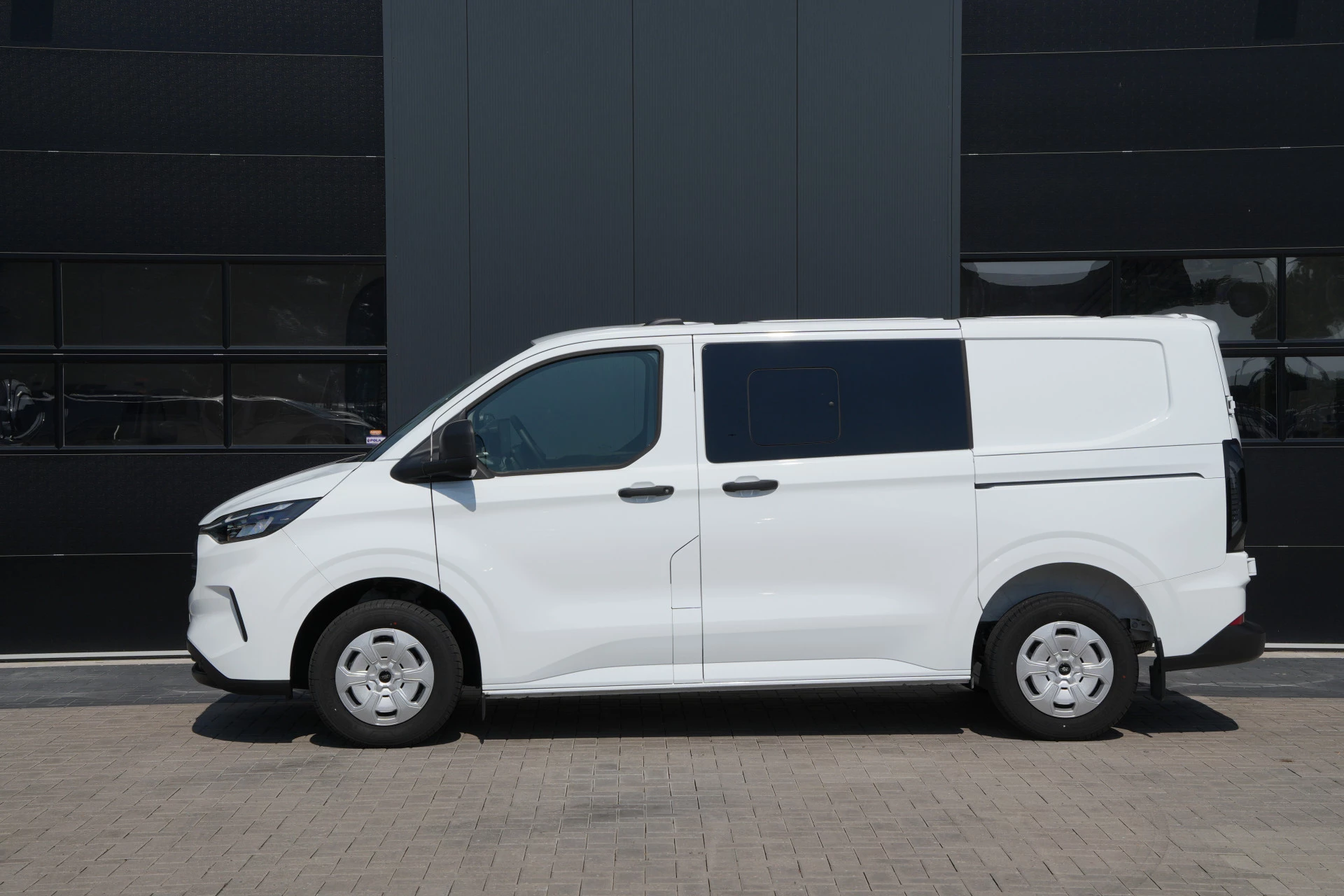 Ford Transit Custom 2025 - 320 2.0 TDCI L1H1 Trend DC 136pk - INCLUSIEF BPM - 2x Schuif - Stoel/stuurverwarming - Cruise - Navi - Camera - Rijklaar obrázek 11