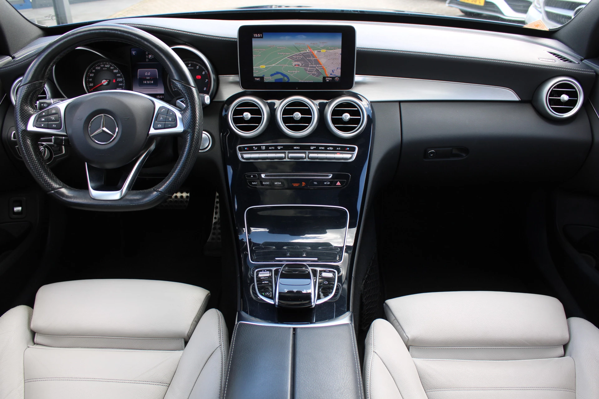 Mercedes-Benz C-Class 2015 - Estate 400 4MATIC AMG PANORAMADAK LUCHTVERING LEDER MEMORY HEAD-UP COMAND 19'' TREKHAAK image 2